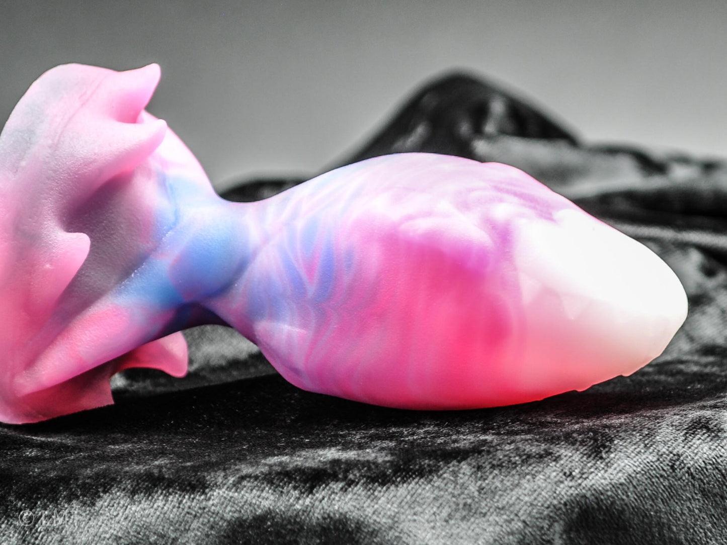 Medium Amity the Shork! MEDIUM (00-50) UV Reactive!